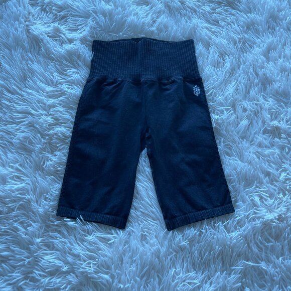 ✨Free People good karma biker spandex yoga shorts - small - Picture 1 of 1